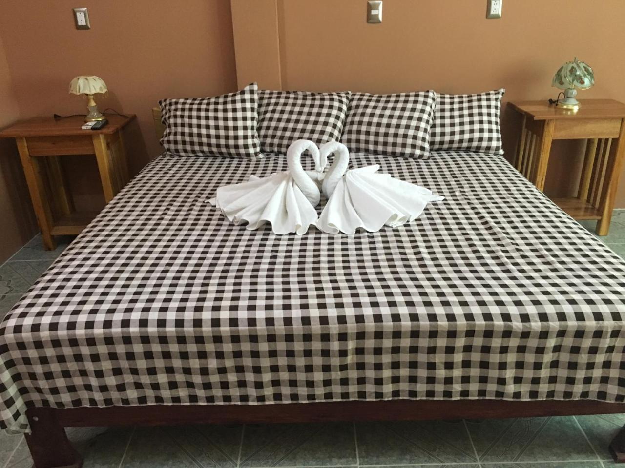 Sarteneja Inn Buitenkant foto