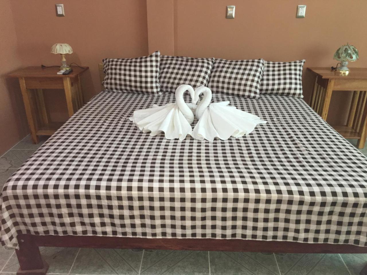 Sarteneja Inn Buitenkant foto